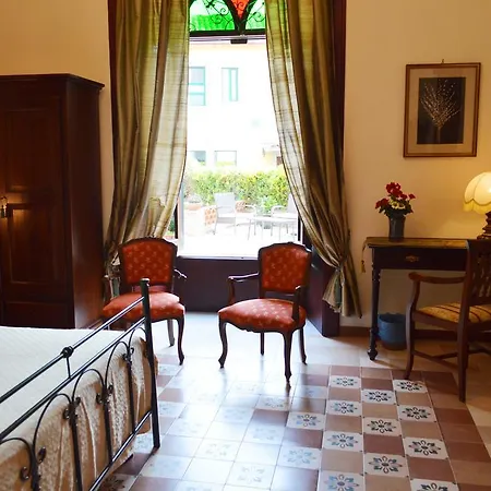 ヴィラ Siciliana タオルミーナ