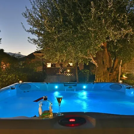 ヴィラ Siciliana タオルミーナ