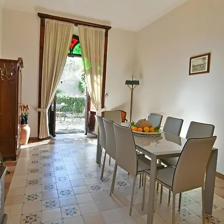 ヴィラ Siciliana *